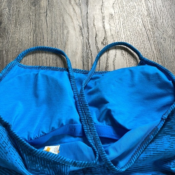 Lucy Women’s Blue Racerback Tee with built in bra, size large - Picture 5 of 10